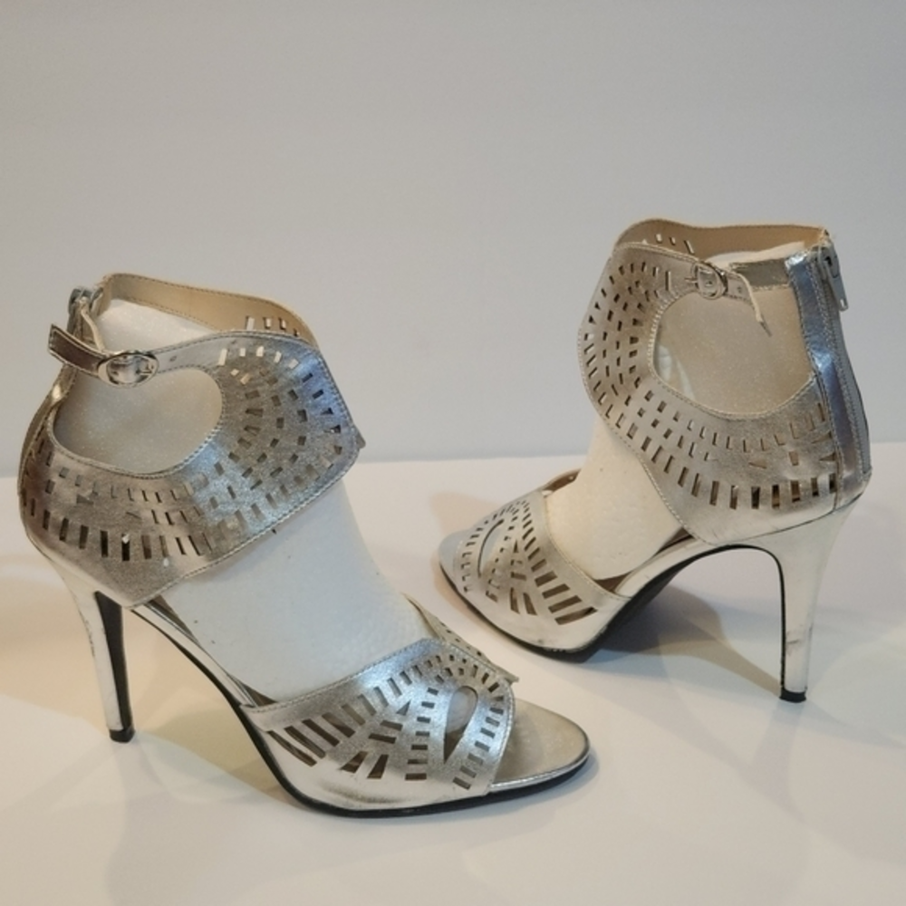 N.Y.L.A Silver High Heels Cut Out Ankle Wrap Design Back Zipper Size 10 Guest